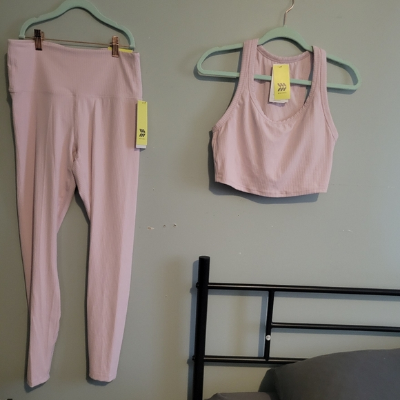 Women's Pink Activewear Set. All In Motion. Target. New With Tags - Picture 3 of 14